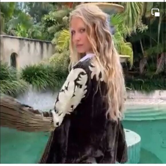 RARE Chasing Unicorns Movin’ Moving On Up Silk Velvet Jacket Olive Green Large - Picture 4 of 14